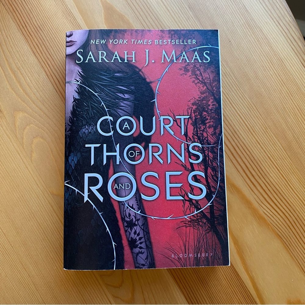 A Court of Thorns and Roses, Sarah J. Maas, Original Cover, Paperback